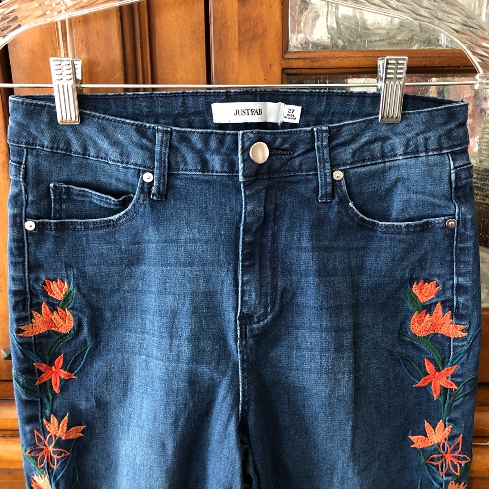 EUC Just Fab embroidered jeans - Picture 3 of 9